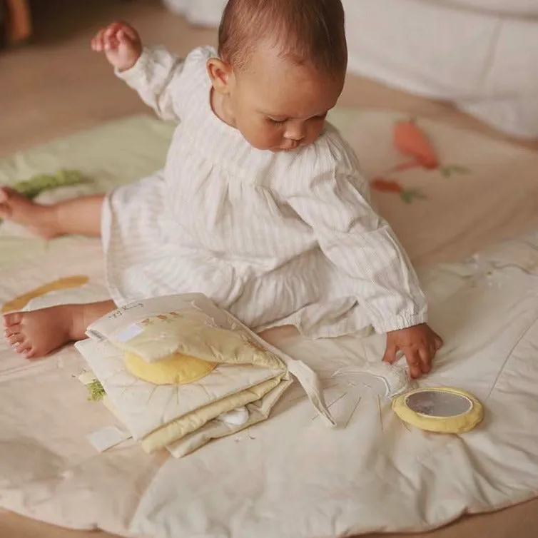 Avery Row Activity Playmat - Wild Chamomile