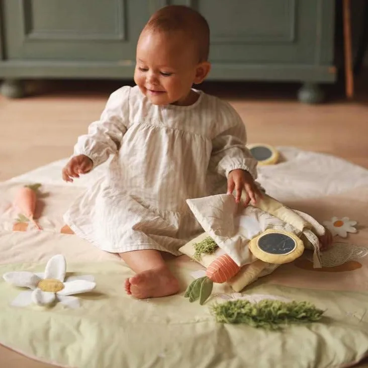 Avery Row Activity Playmat - Wild Chamomile