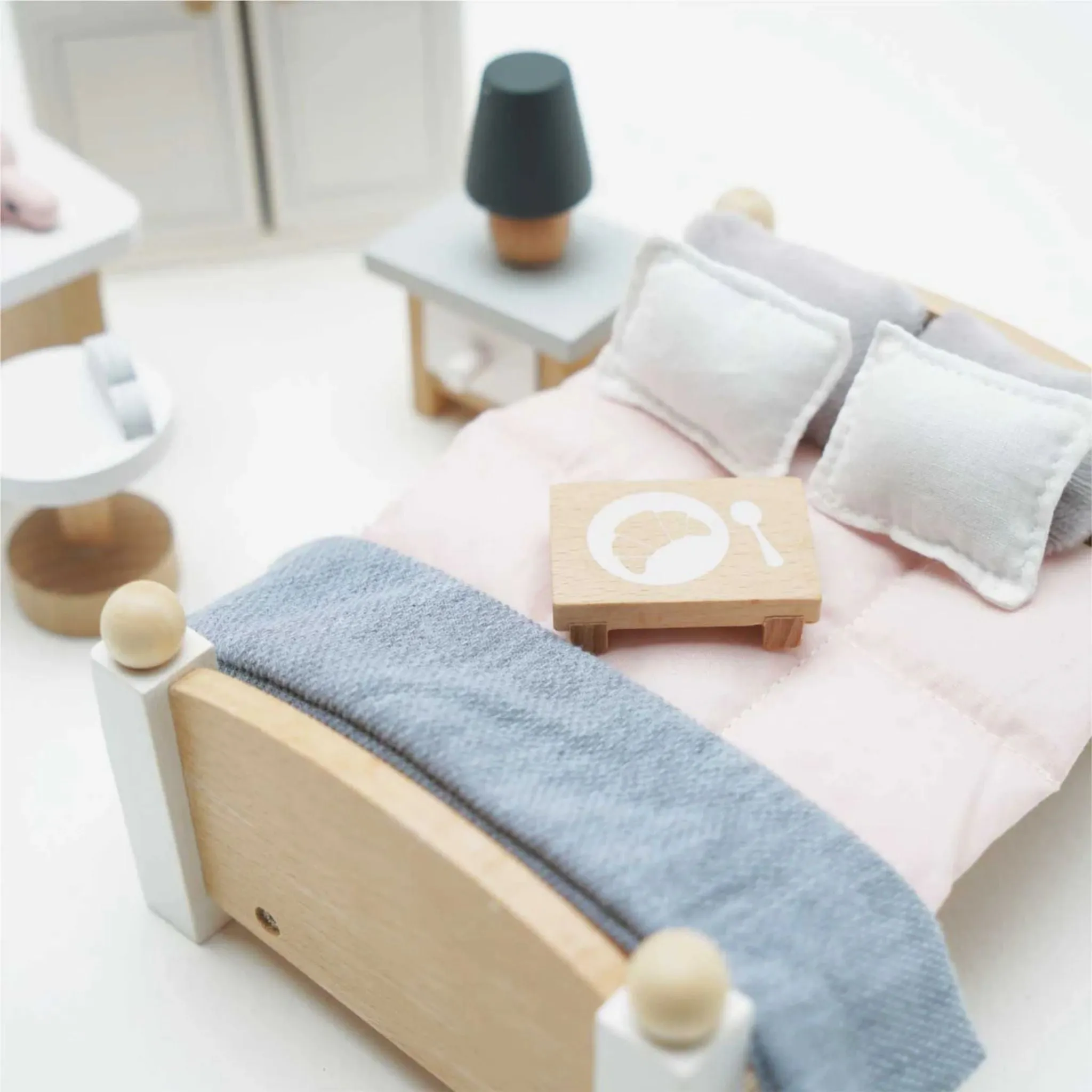 Le Toy Van Dolls House Bedroom Set
