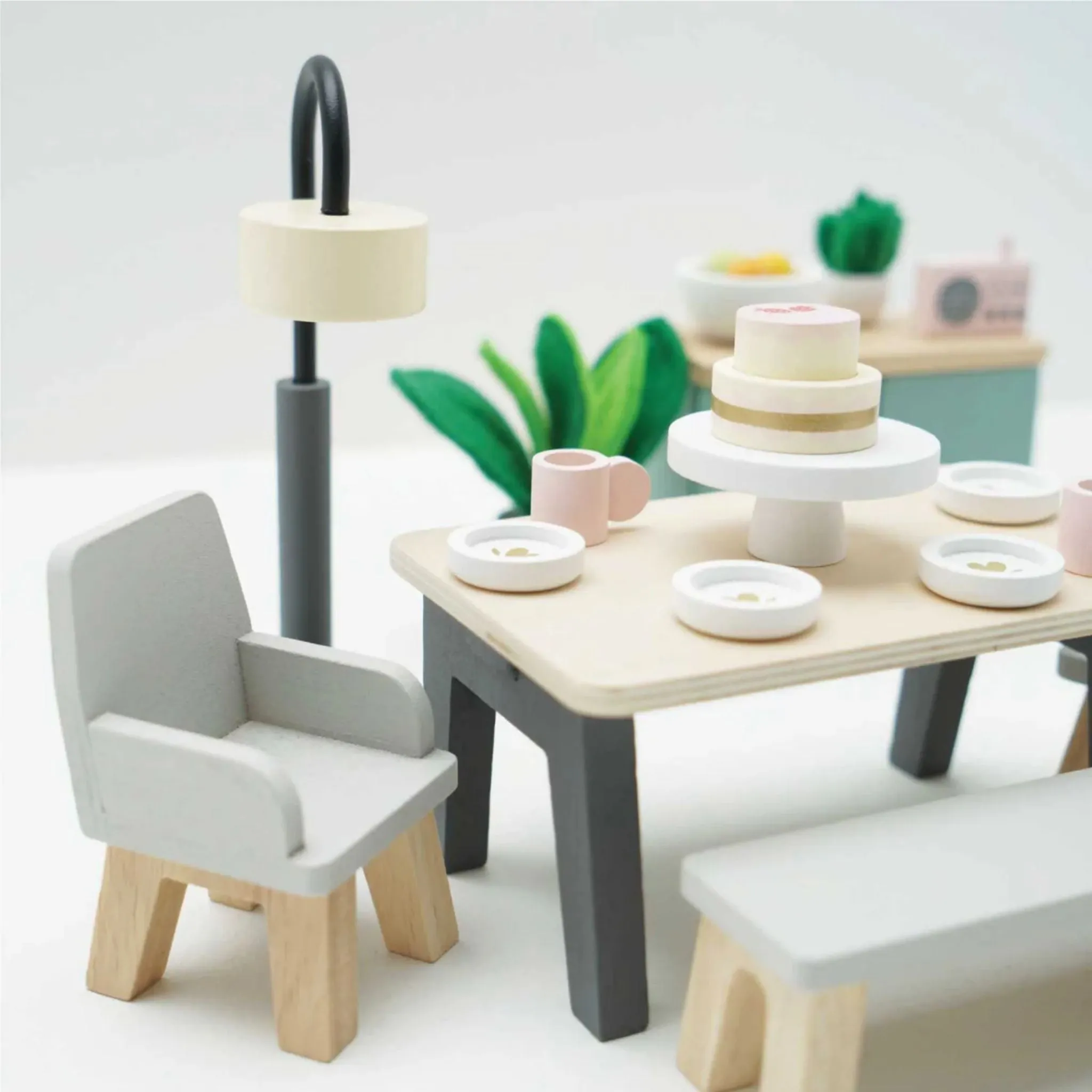 Le Toy Van Dolls House Dining Room Set