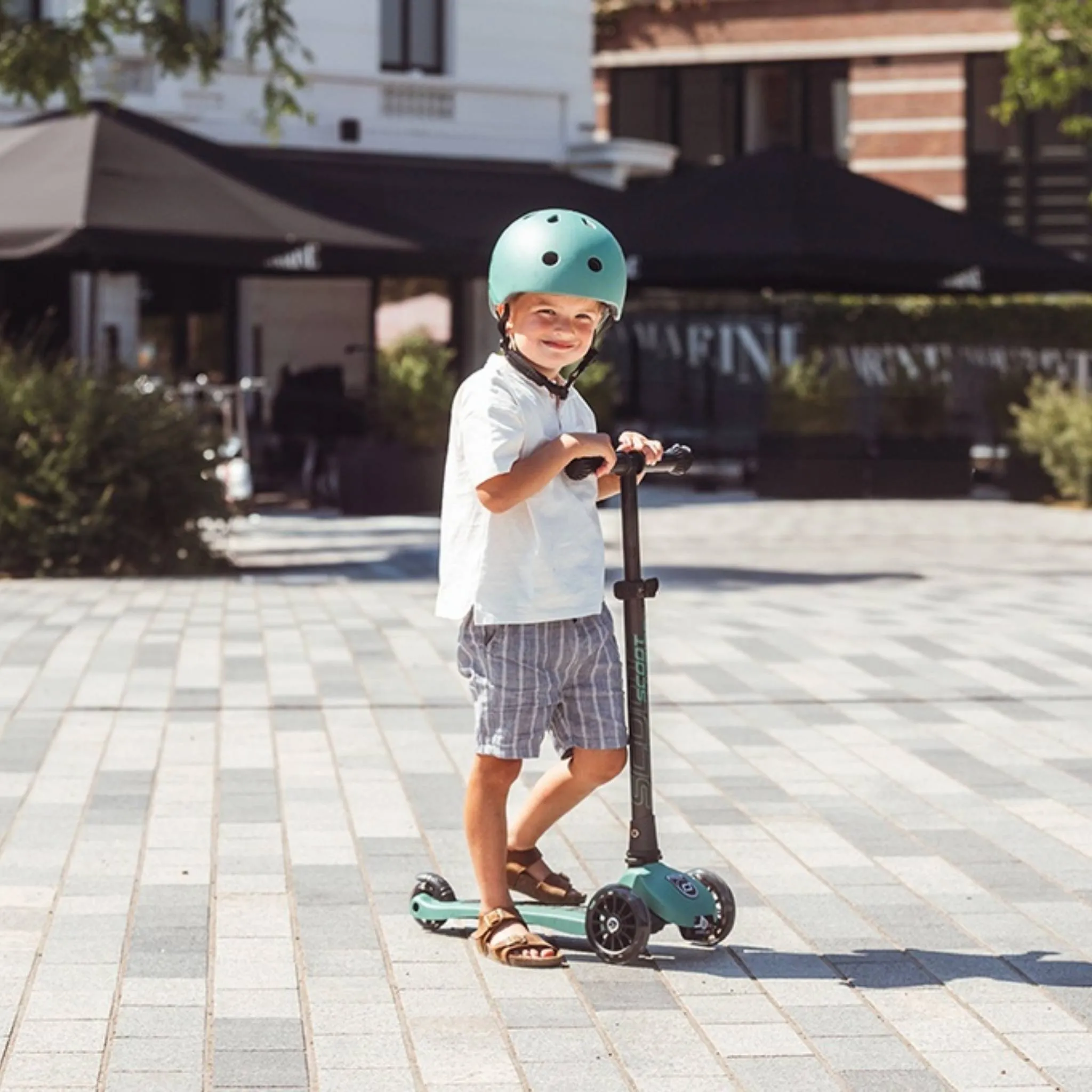 Scoot & Ride Highwaykick 3 LED Scooter - Forest